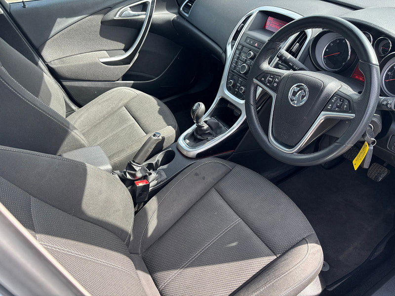 Vauxhall Astra 1.4L SRI Hatchback 5dr Petrol Manual Euro 5 (98 bhp) 5dr Manual 2026
