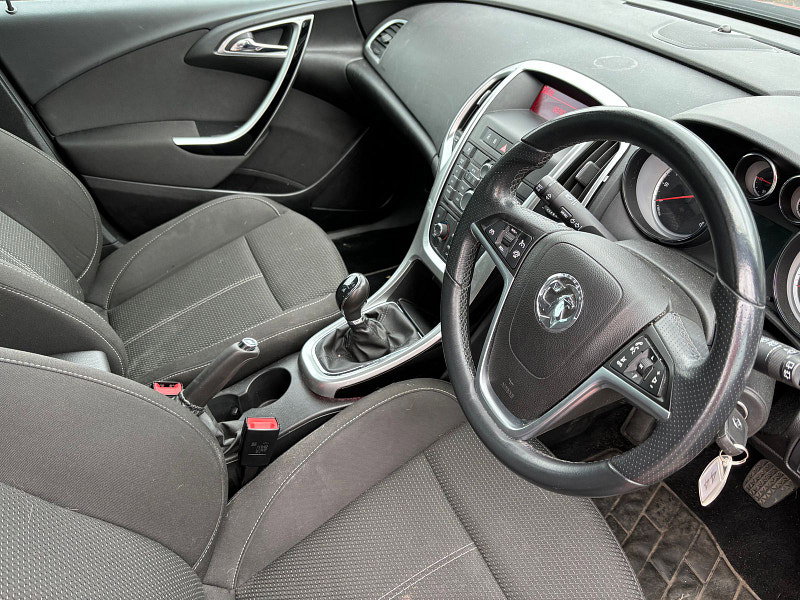 Vauxhall Astra 1.6L SRI Estate 5dr Petrol Manual Euro 5 (113 bhp) 5dr Manual 2026
