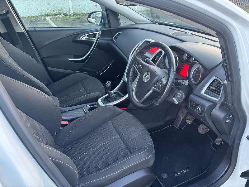 Vauxhall Astra 1.6L SRI Hatchback 5dr Petrol Manual Euro 5 (113 bhp) 5dr Manual 2026