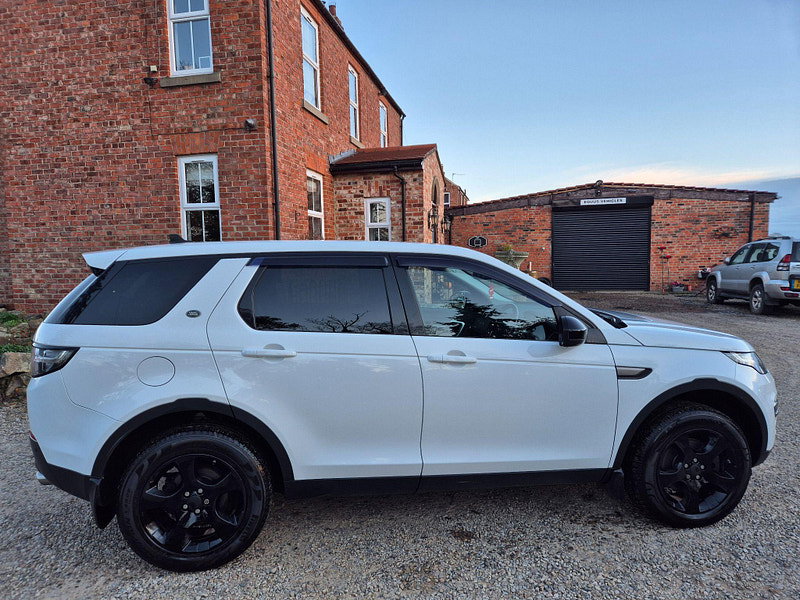 Land Rover Discovery Sport 2.0 TD4 SE Tech 4WD Euro 6 (s/s) 5dr (5 Seat) 5dr Manual 2026