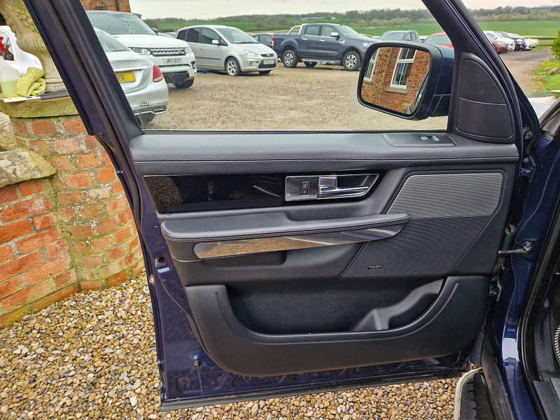 Land Rover Range Rover Sport 3.0 SDV6 HSE BLACK 5d 255 BHP 5dr Automatic 2026