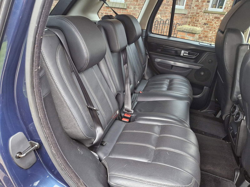 Land Rover Range Rover Sport 3.0 SDV6 HSE BLACK 5d 255 BHP 5dr Automatic 2026