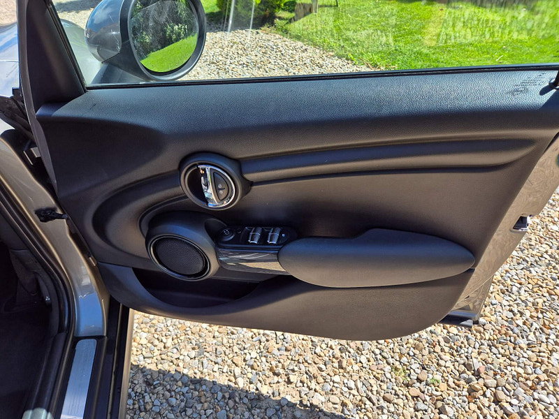MINI Hatch 1.5 Cooper D Steptronic Euro 6 (s/s) 5dr 5dr Automatic 2026