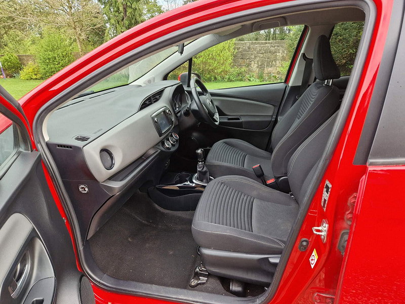 Toyota Yaris 1.33 Dual VVT-i Design Euro 6 5dr 5dr Manual 2026
