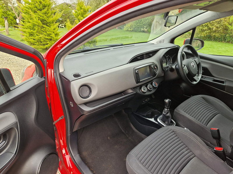 Toyota Yaris 1.33 Dual VVT-i Design Euro 6 5dr 5dr Manual 2026