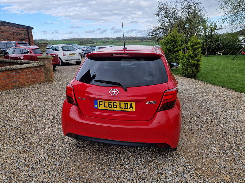 Toyota Yaris 1.33 Dual VVT-i Design Euro 6 5dr 5dr Manual 2026