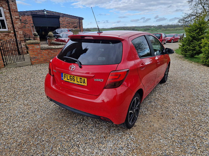Toyota Yaris 1.33 Dual VVT-i Design Euro 6 5dr 5dr Manual 2026