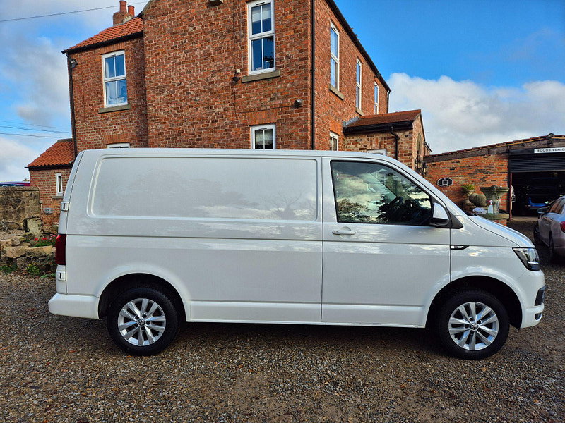 Volkswagen Transporter 2.0 TDI T28 BlueMotion Tech Highline FWD SWB Euro 6 (s/s) 5dr 5dr Manual 2026