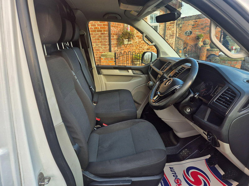 Volkswagen Transporter 2.0 TDI T28 BlueMotion Tech Highline FWD SWB Euro 6 (s/s) 5dr 5dr Manual 2026