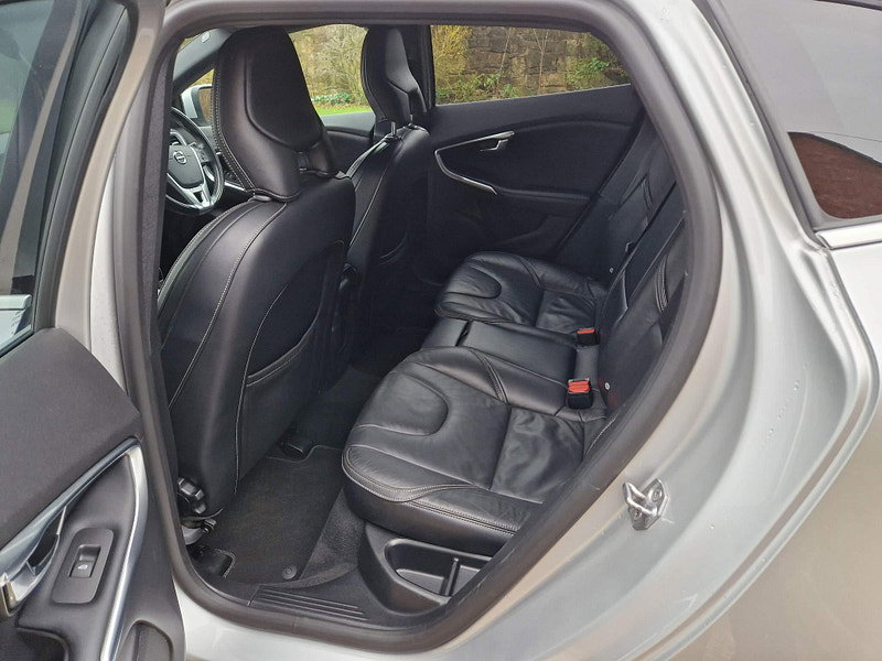 Volvo V40 2.0 T3 R-Design Pro Euro 6 (s/s) 5dr 5dr Manual 2026