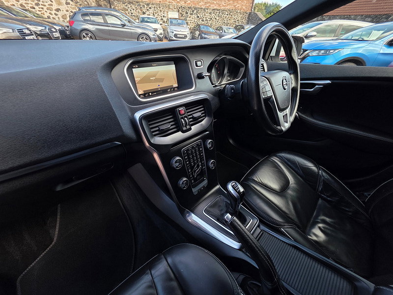 Volvo V40 2.0 D2 R-Design Edition Hatchback 5dr Diesel Manual Euro 6 (s/s) (120 ps) 5dr Manual 2026
