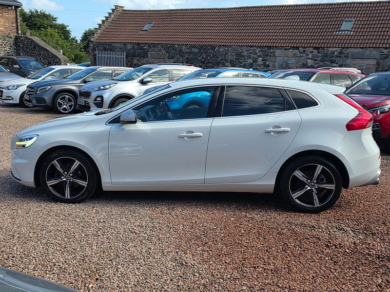 Volvo V40 2.0 D2 R-Design Edition Hatchback 5dr Diesel Manual Euro 6 (s/s) (120 ps) 5dr Manual 2026