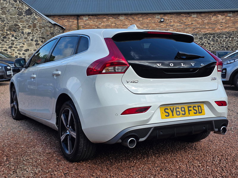 Volvo V40 2.0 D2 R-Design Edition Hatchback 5dr Diesel Manual Euro 6 (s/s) (120 ps) 5dr Manual 2026