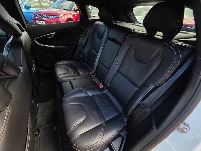 Volvo V40 2.0 D2 R-Design Edition Hatchback 5dr Diesel Manual Euro 6 (s/s) (120 ps) 5dr Manual 2026