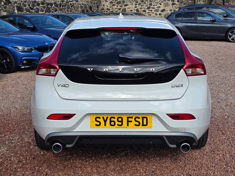 Volvo V40 2.0 D2 R-Design Edition Hatchback 5dr Diesel Manual Euro 6 (s/s) (120 ps) 5dr Manual 2026