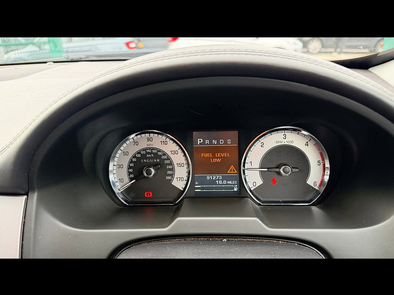 Jaguar XF 2.7d V6 Premium Luxury Saloon 4dr Diesel Auto Euro 4 (207 ps) 4dr Automatic 2026