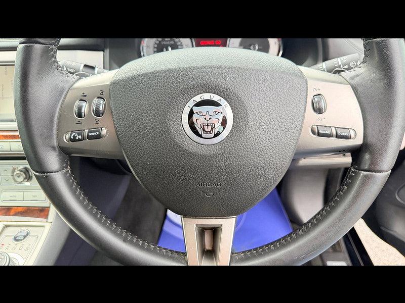 Jaguar XF 2.7d V6 Premium Luxury Saloon 4dr Diesel Auto Euro 4 (207 ps) 4dr Automatic 2026