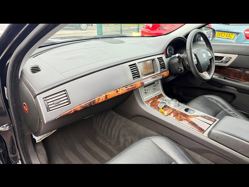 Jaguar XF 2.7d V6 Premium Luxury Saloon 4dr Diesel Auto Euro 4 (207 ps) 4dr Automatic 2026