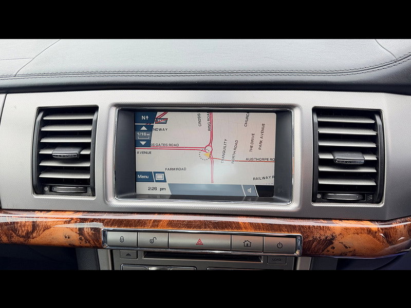 Jaguar XF 2.7d V6 Premium Luxury Saloon 4dr Diesel Auto Euro 4 (207 ps) 4dr Automatic 2026