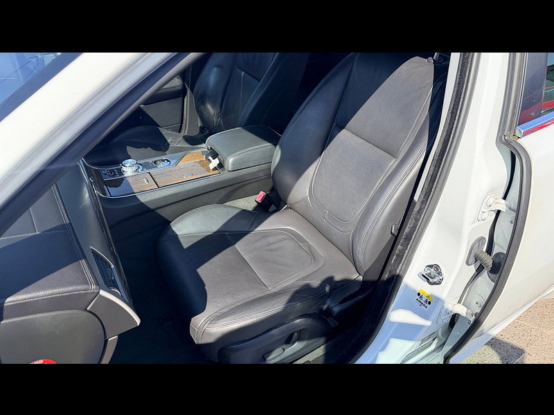 Jaguar XF 2.2d Luxury Saloon 4dr Diesel Auto Euro 5 (s/s) (200 ps) 4dr Automatic 2026