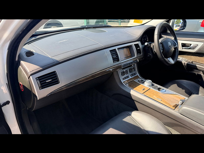 Jaguar XF 2.2d Luxury Saloon 4dr Diesel Auto Euro 5 (s/s) (200 ps) 4dr Automatic 2026