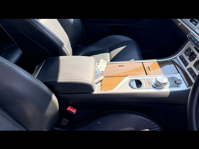 Jaguar XF 2.2d Luxury Saloon 4dr Diesel Auto Euro 5 (s/s) (200 ps) 4dr Automatic 2026