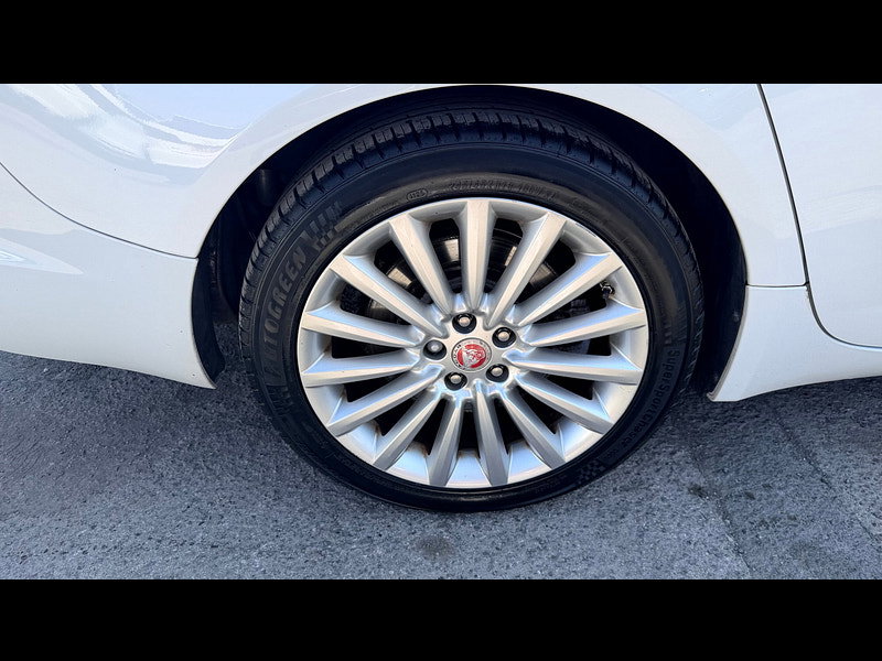 Jaguar XF 2.2d Luxury Saloon 4dr Diesel Auto Euro 5 (s/s) (200 ps) 4dr Automatic 2026