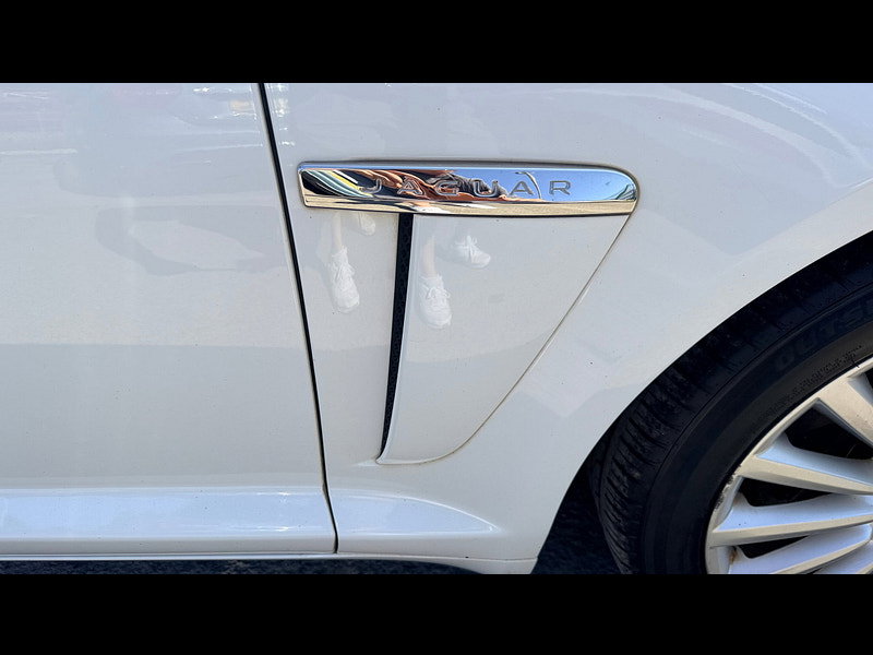 Jaguar XF 2.2d Luxury Saloon 4dr Diesel Auto Euro 5 (s/s) (200 ps) 4dr Automatic 2026