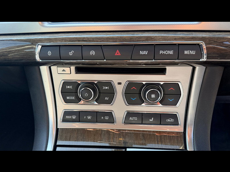 Jaguar XF 2.2d Luxury Saloon 4dr Diesel Auto Euro 5 (s/s) (200 ps) 4dr Automatic 2026