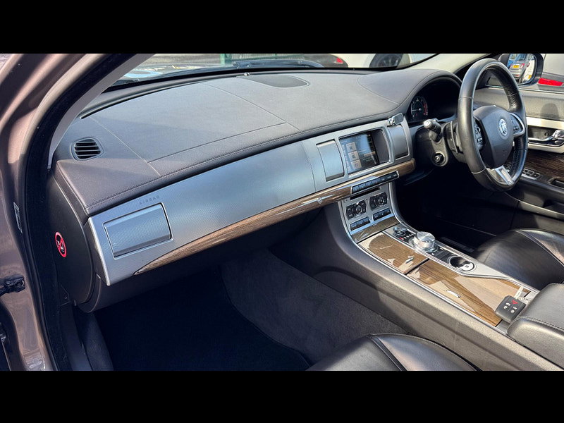 Jaguar XF 2.2d Premium Luxury Auto Euro 5 (s/s) 4dr 4dr Automatic 2026