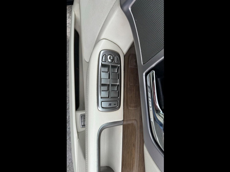 Jaguar XF 3.0d V6 Premium Luxury Auto Euro 5 4dr 4dr Automatic 2026