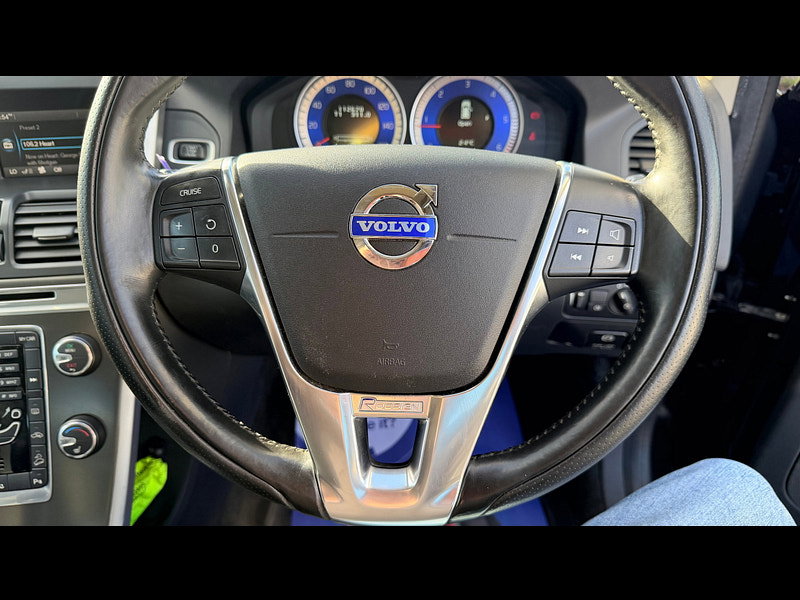 Volvo XC60 2.4 D5 R-Design SUV 5dr Diesel Manual AWD Euro 5 (s/s) (215 ps) 5dr Manual 2026