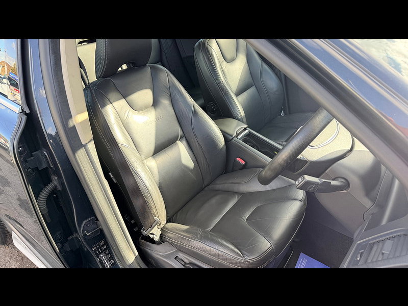 Volvo XC60 2.4 D5 R-Design SUV 5dr Diesel Manual AWD Euro 5 (s/s) (215 ps) 5dr Manual 2026