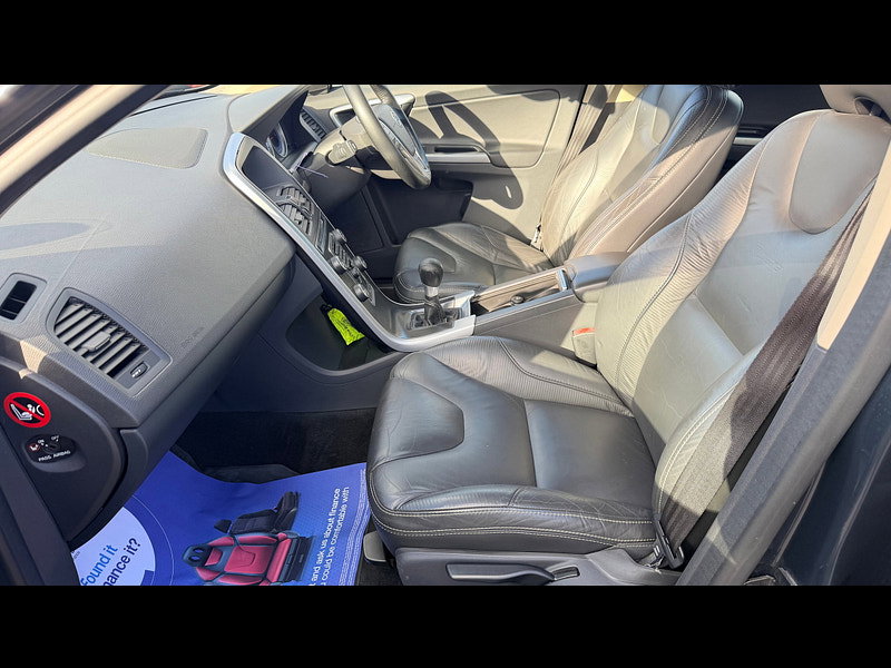 Volvo XC60 2.4 D5 R-Design SUV 5dr Diesel Manual AWD Euro 5 (s/s) (215 ps) 5dr Manual 2026