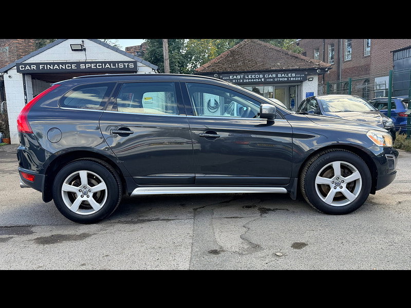 Volvo XC60 2.4 D5 R-Design SUV 5dr Diesel Manual AWD Euro 5 (s/s) (215 ps) 5dr Manual 2026
