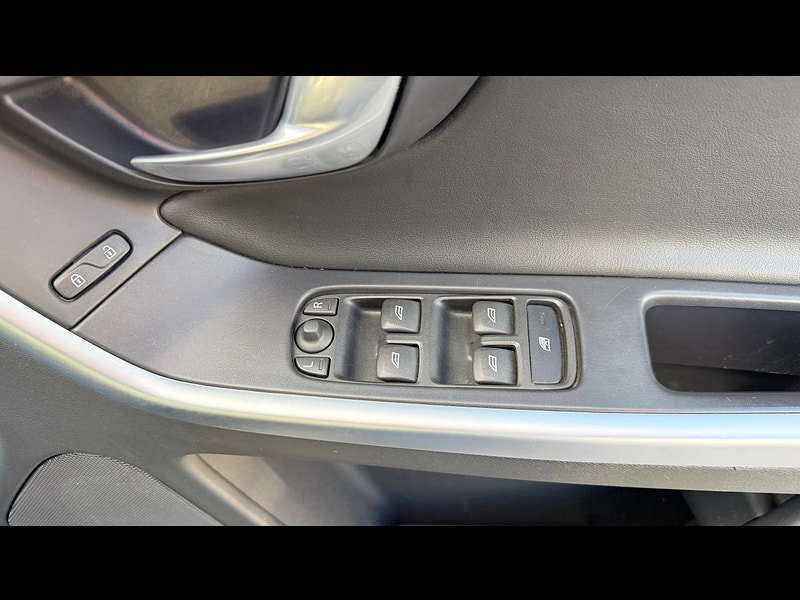 Volvo XC60 2.4 D5 R-Design SUV 5dr Diesel Manual AWD Euro 5 (s/s) (215 ps) 5dr Manual 2026
