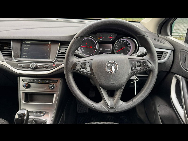 Vauxhall Astra 1.0i Turbo ecoTEC Design Sports Tourer Euro 6 (s/s) 5dr 5dr Manual 2026