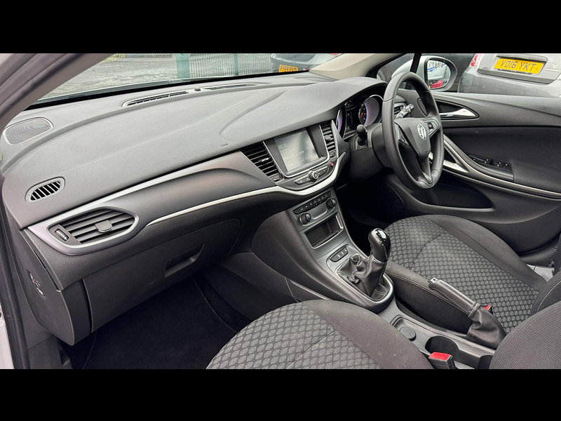 Vauxhall Astra 1.0i Turbo ecoTEC Design Sports Tourer Euro 6 (s/s) 5dr 5dr Manual 2026
