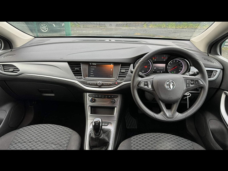 Vauxhall Astra 1.0i Turbo ecoTEC Design Sports Tourer Euro 6 (s/s) 5dr 5dr Manual 2026