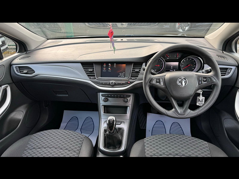 Vauxhall Astra 1.0i Turbo ecoTEC Design Sports Tourer Euro 6 (s/s) 5dr 5dr Manual 2026