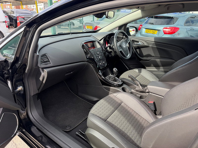 Vauxhall Astra GTC 1.4i Turbo SRi Coupe 3dr Petrol Manual Euro 6 (s/s) (140 ps) 3dr Manual 2026