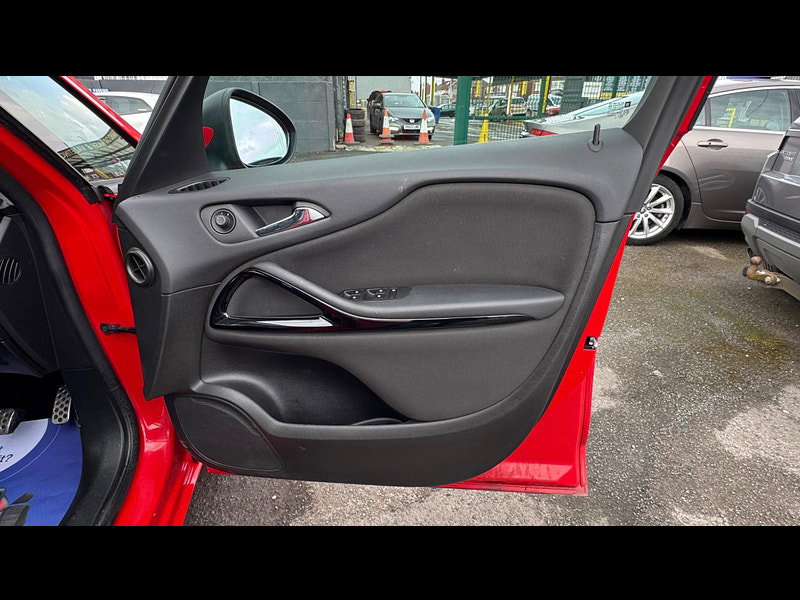 Vauxhall Zafira Tourer 1.6 CDTi ecoFLEX SRi Euro 6 (s/s) 5dr 5dr Manual 2026