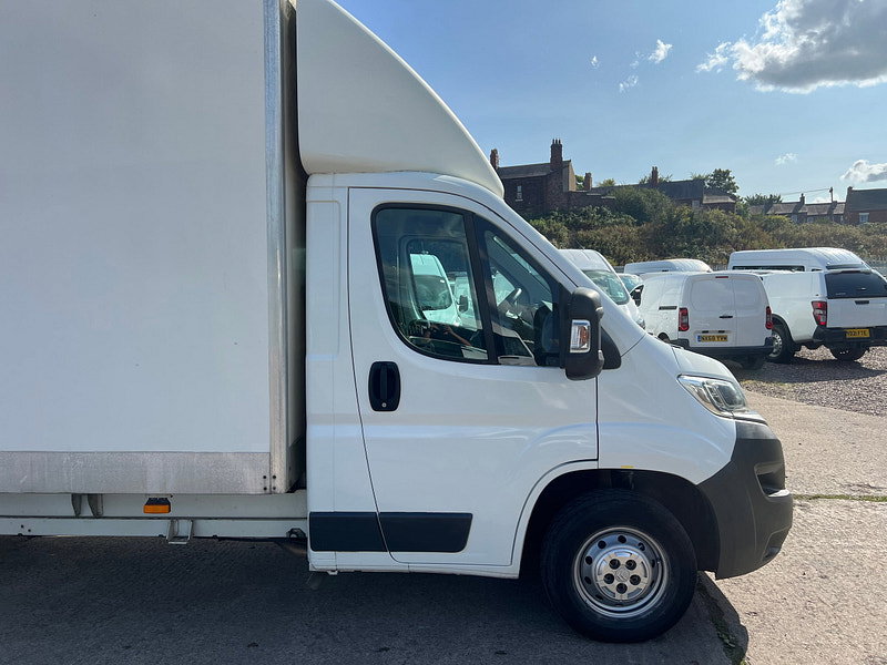 Citroen Relay 2.0 BLUE HDI 130 LUTON WITH TAIL LIFT