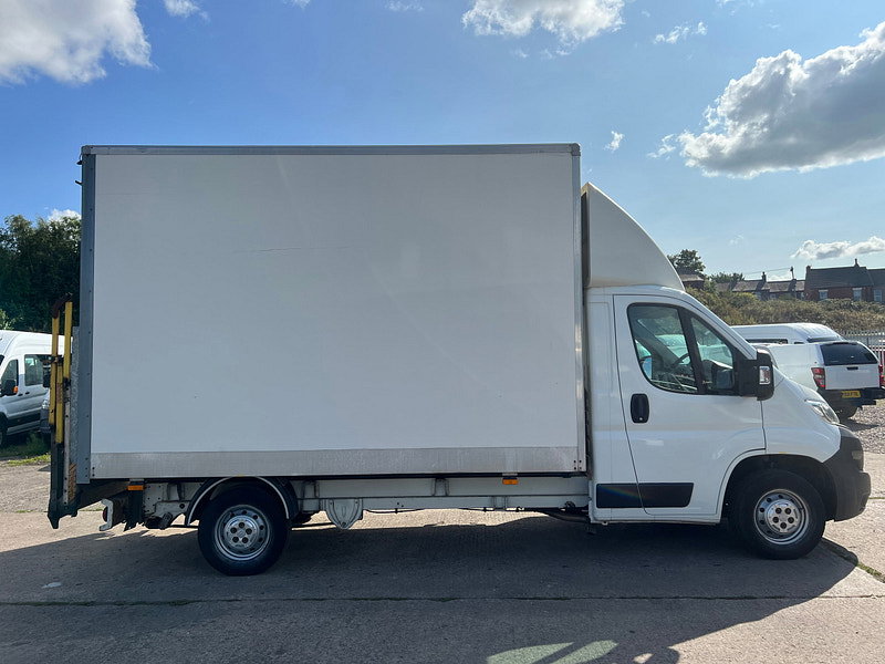 Citroen Relay 2.0 BLUE HDI 130 LUTON WITH TAIL LIFT