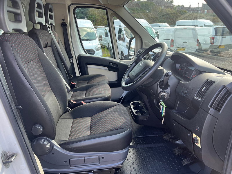 Citroen Relay 2.0 BLUE HDI 130 LUTON WITH TAIL LIFT