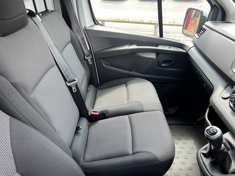 Renault Trafic 2.0 dCi Blue LL30 Advance Panel Van 5dr Diesel Manual L2 H1 Euro 6 (s/s) (130 ps)