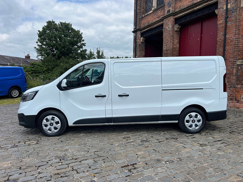 Renault Trafic 2.0 dCi Blue LL30 Advance Panel Van 5dr Diesel Manual L2 H1 Euro 6 (s/s) (130 ps)