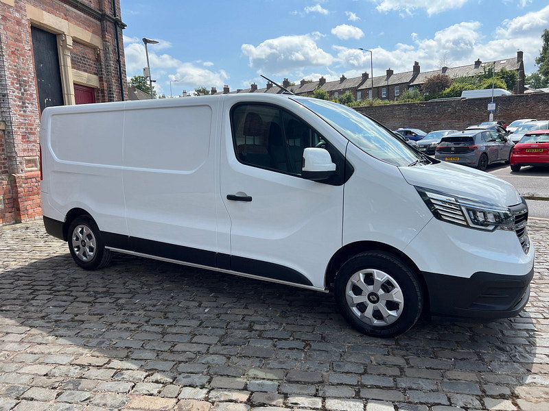 Renault Trafic 2.0 dCi Blue LL30 Advance Panel Van 5dr Diesel Manual L2 H1 Euro 6 (s/s) (130 ps)