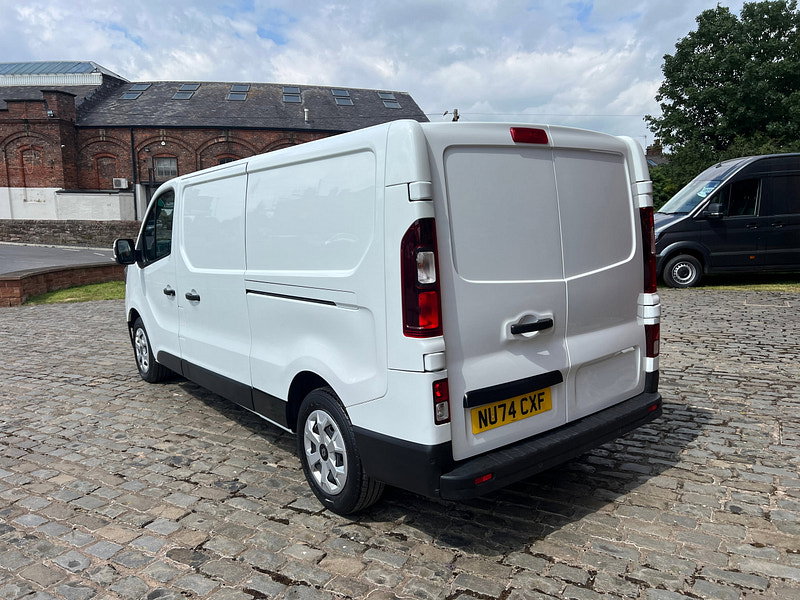 Renault Trafic 2.0 dCi Blue LL30 Advance Panel Van 5dr Diesel Manual L2 H1 Euro 6 (s/s) (130 ps)