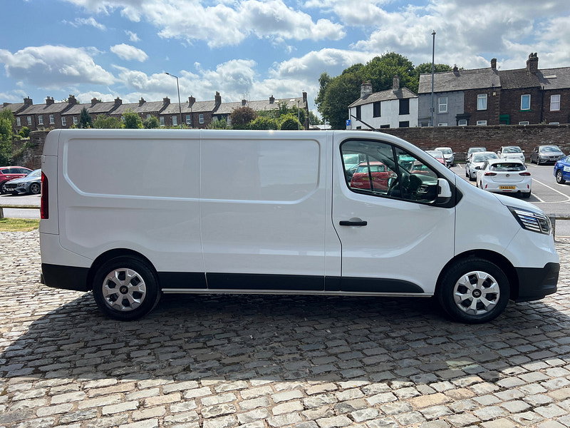 Renault Trafic 2.0 dCi Blue LL30 Advance Panel Van 5dr Diesel Manual L2 H1 Euro 6 (s/s) (130 ps)